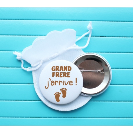 Badge épingle " grand-frère j'arrive ! "