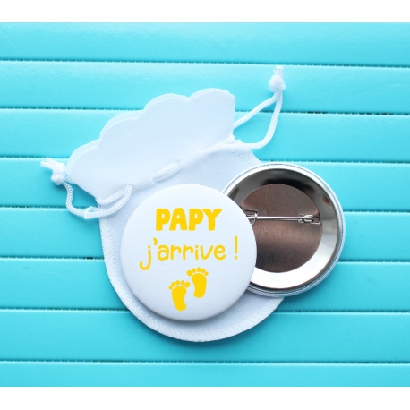 Badge épingle " papy j'arrive ! "