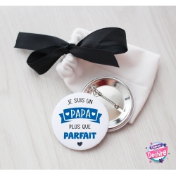 Badge épingle  " Papa plus que parfait "