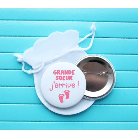 Badge épingle " grande-soeur j'arrive ! "